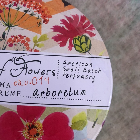 Library of Flowers by Margot elena perfumed Creme delight 2.5oz in Arboretum - Picture 2 of 4